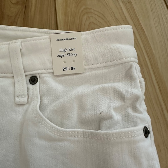 NWT Abercrombie White Jeans Super Skinny High RIse - SIze 29 - Picture 2 of 3